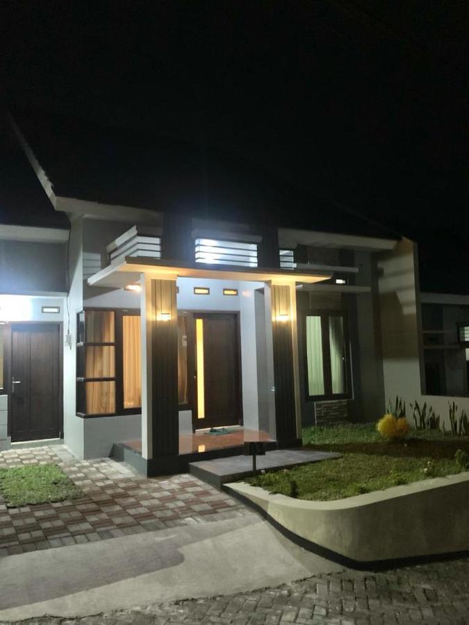 Guest House / Homestay Bukit Mutiara Residence Ngingas Exterior foto